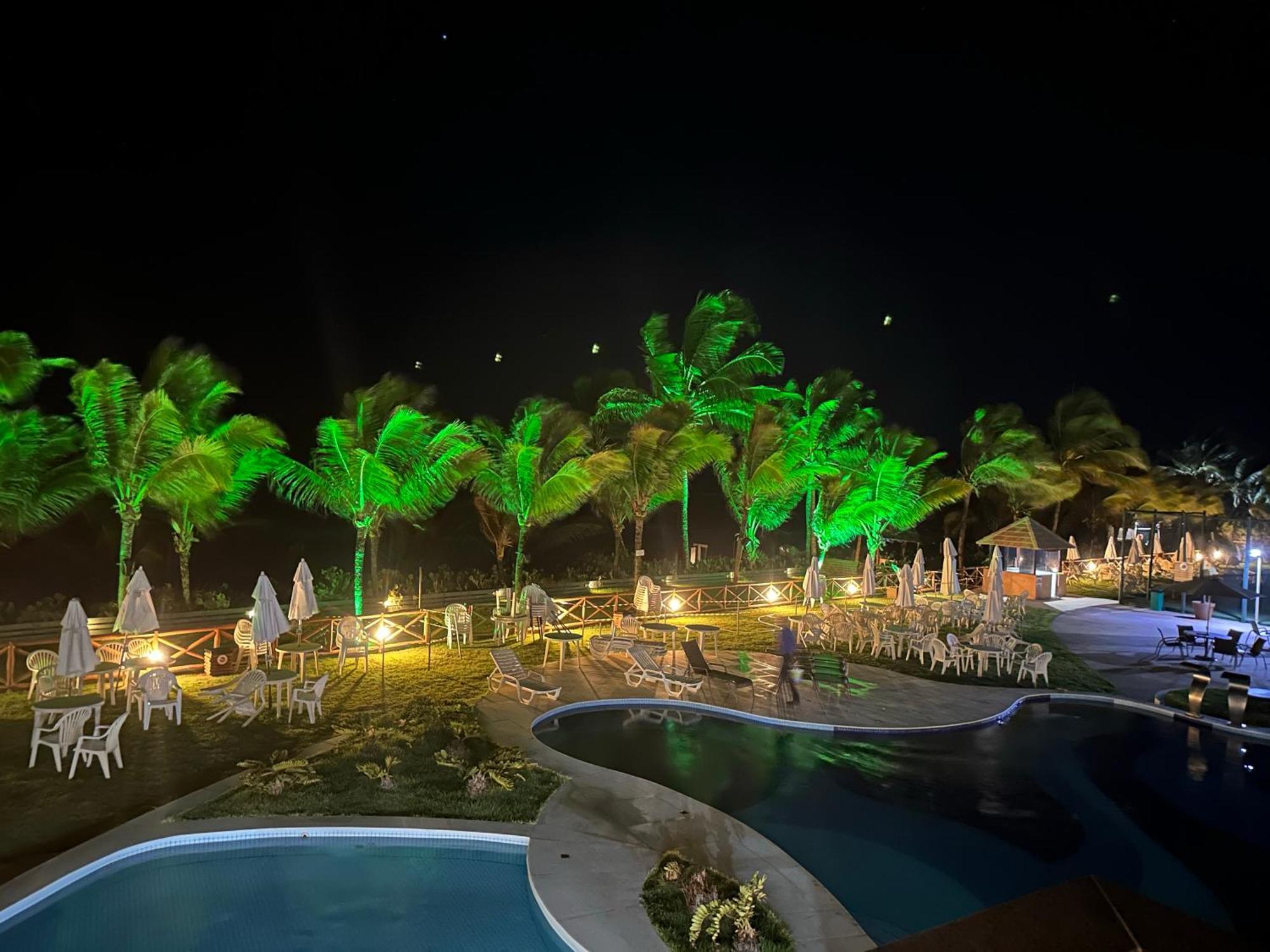 Flat Guarajuba 4 Quartos Terreo A Beira Mar - Pe Na Areia - Governanca Com Arrumadeira E Wi Fi Inclusos Camassari 외부 사진