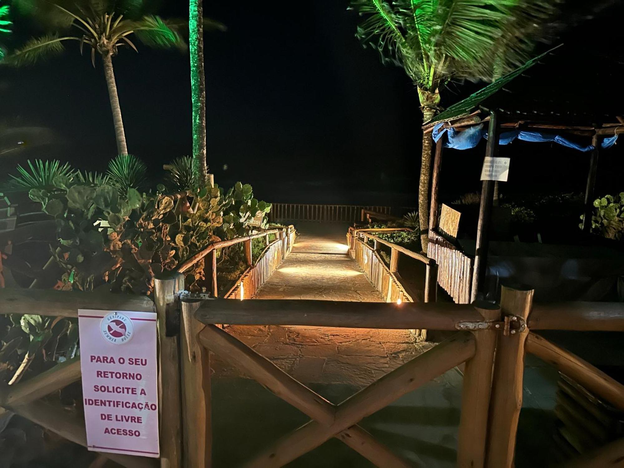 Flat Guarajuba 4 Quartos Terreo A Beira Mar - Pe Na Areia - Governanca Com Arrumadeira E Wi Fi Inclusos Camassari 외부 사진